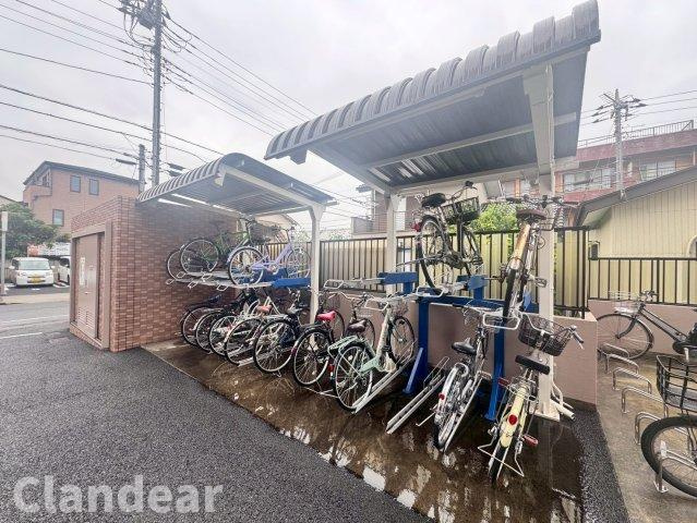 ライオンズガーデン西新井大師壱番館の駐輪場|ドキドキの新生活も、安心してスタート。ぴったりの住まいを見つけませんか？クランディアが一緒に住まい選びをサポートします‼　まずは、お気軽にお問合せください　＃クランディア