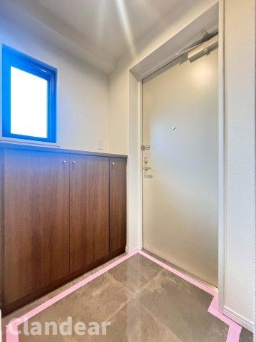 ライオンズガーデン西新井大師壱番館の玄関|ドキドキの新生活も、安心してスタート。ぴったりの住まいを見つけませんか？クランディアが一緒に住まい選びをサポートします‼　まずは、お気軽にお問合せください　＃クランディア
