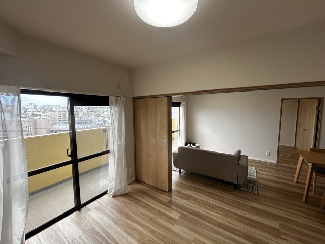 ライオンズマンション志真志の洋室