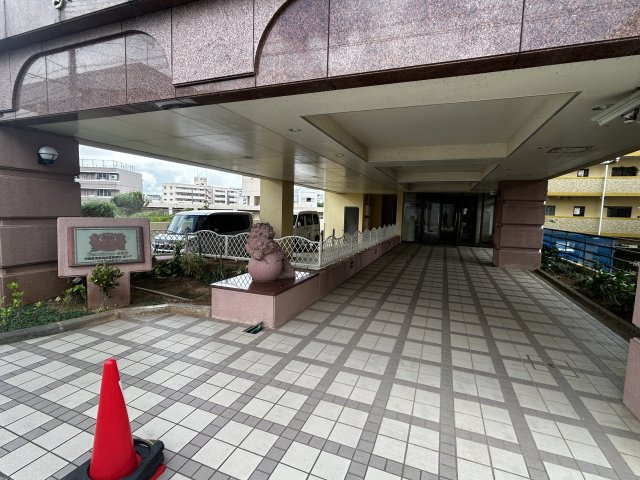 ライオンズマンション志真志のエントランス