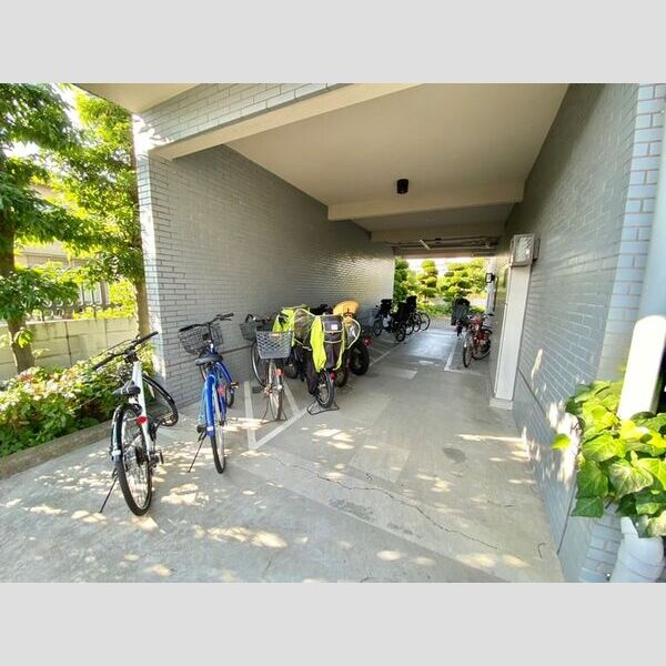 かわばた梨花マンションの駐車場