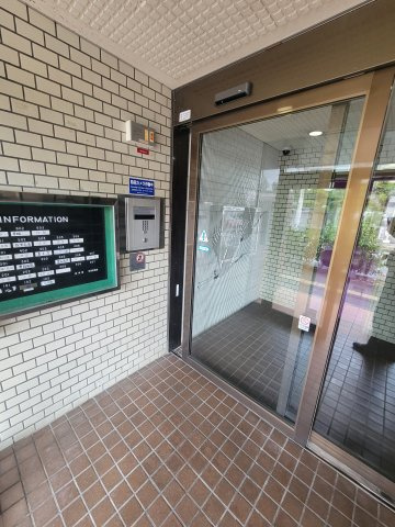 ライオンズマンション首里のエントランス