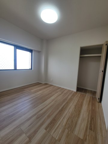 ライオンズマンション首里の洋室