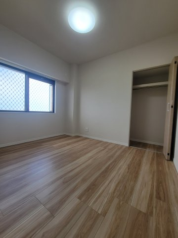 ライオンズマンション首里の洋室