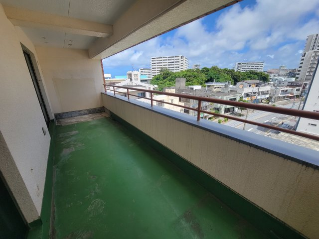 ライオンズマンション首里のバルコニー