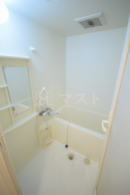 エスタブレ南森町の浴室