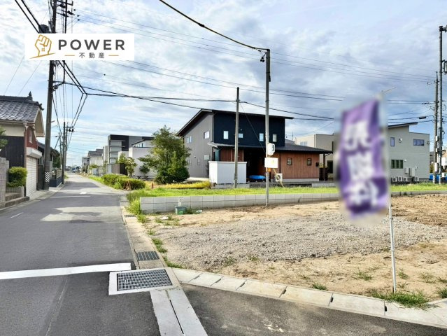 岡崎市昭和町中屋敷の前面道路含む現地写真|十分なゆとりがあり、邸宅としての佇まいをより一層引き立てております。上品な住環境をお約束いたします。									
									
