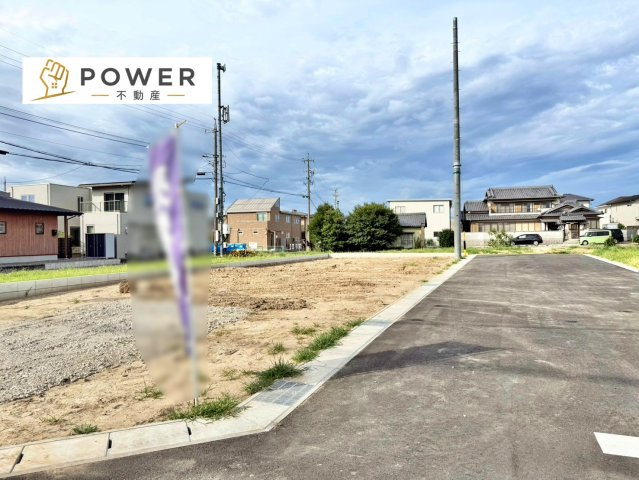 岡崎市昭和町中屋敷の前面道路含む現地写真|十分なゆとりがあり、邸宅としての佇まいをより一層引き立てております。上品な住環境をお約束いたします。									
									