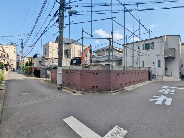 練馬区旭町1丁目 限定1棟の外観|只今、解体中になります
是非、現地にて土地のボリュームや周辺環境などご確認ください
近くに完成現場もございます
完成現場にて仕様設備などご確認ください