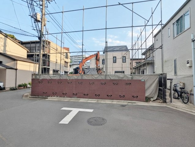 練馬区旭町1丁目 限定1棟の前面道路含む現地写真|只今、解体中になります
是非、現地にて土地のボリュームや周辺環境などご確認ください
近くに完成現場もございます
完成現場にて仕様設備などご確認ください