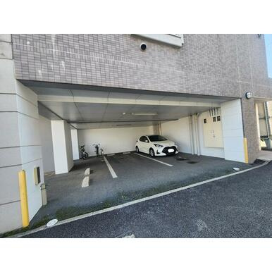 ピュアーズ南千反畑の駐車場