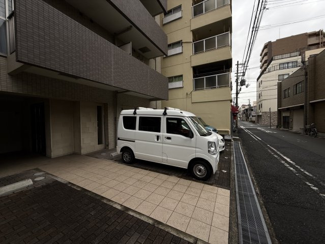 キューブコートの駐車場