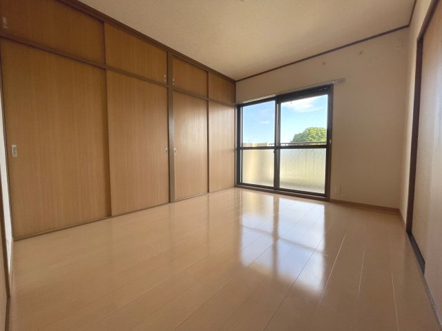 ヴィレッヂ七栄の洋室