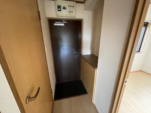 ヴィレッヂ七栄の玄関