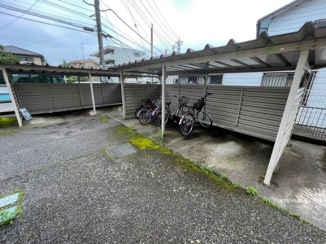 ヴィレッヂ七栄の駐車場