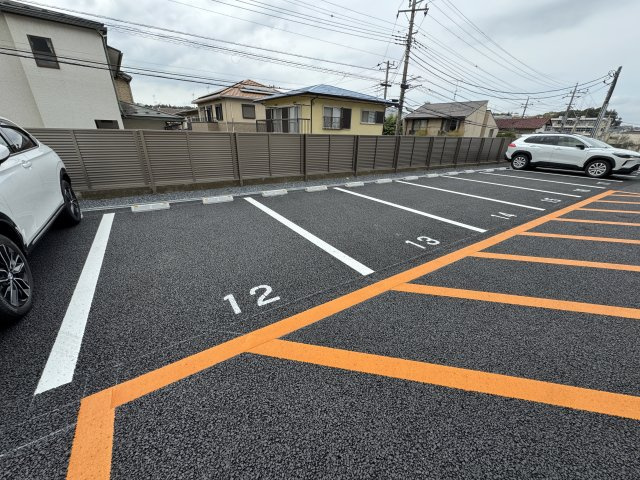 ラ・フェリアーナ日吉台の駐車場
