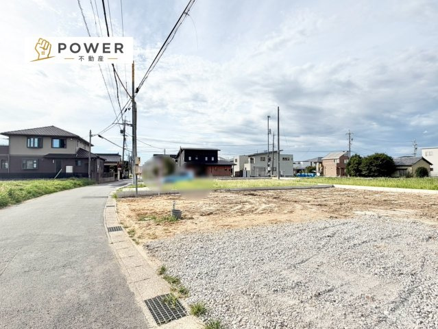 岡崎市昭和町中屋敷の前面道路含む現地写真|十分なゆとりがあり、邸宅としての佇まいをより一層引き立てております。上品な住環境をお約束いたします。									
									