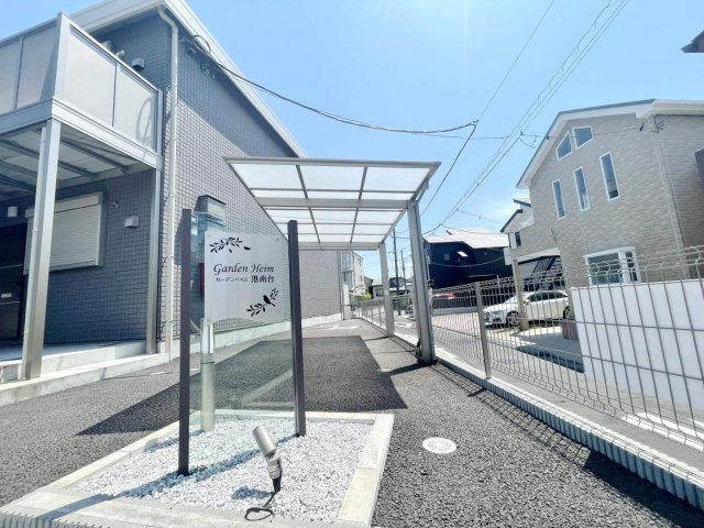 ガーデンハイム港南台の駐車場