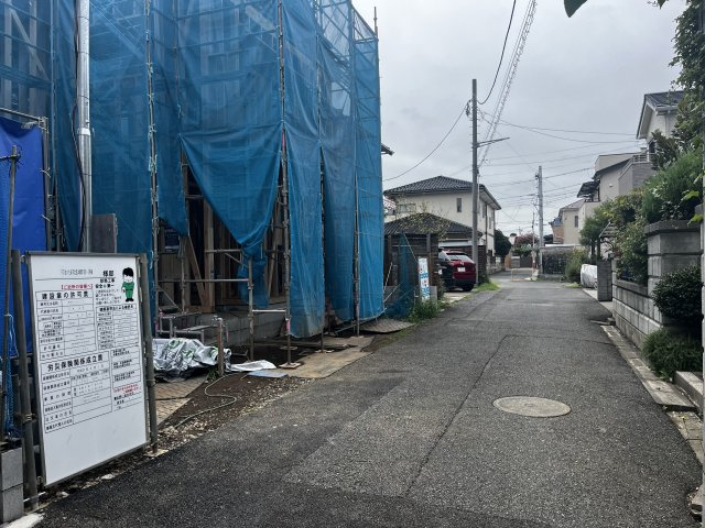 さいたま市北区本郷町1期の前面道路含む現地写真