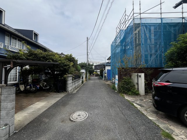 さいたま市北区本郷町1期の前面道路含む現地写真
