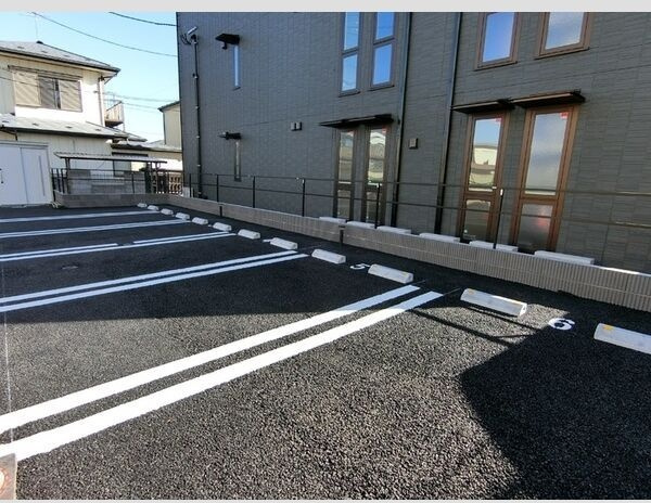 セレスティア大和町の駐車場