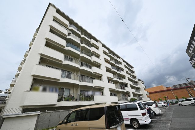 ダイヤシャトー千里の外観|2026年8月リフォーム済み！即お引渡し可能な住まいです。JR東海道本線「千里丘」駅徒歩9分の好立地、分譲車庫権利付物件です。見学をご希望の方はお気軽にお問い合わせください。