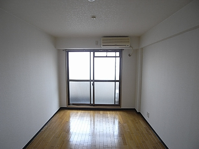 橋本マンションの洋室