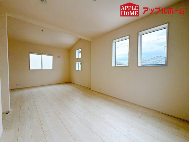 さいたま市見沼区大谷の洋室|居室は全室収納あり！たっぷりある収納活用でお部屋もキレイを保てます♪