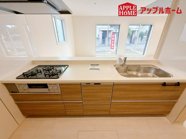 さいたま市見沼区大谷のキッチン|見栄えもよくお手入れもスムーズに出来ます。豊富な収納力もございますので、キッチンスペースをスッキリとお使い頂けそうです。