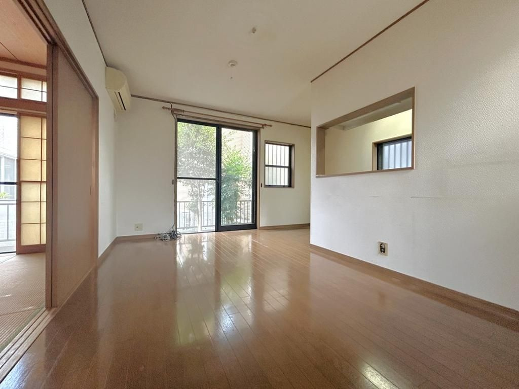 川越市木野目　中古戸建ての居間・リビング