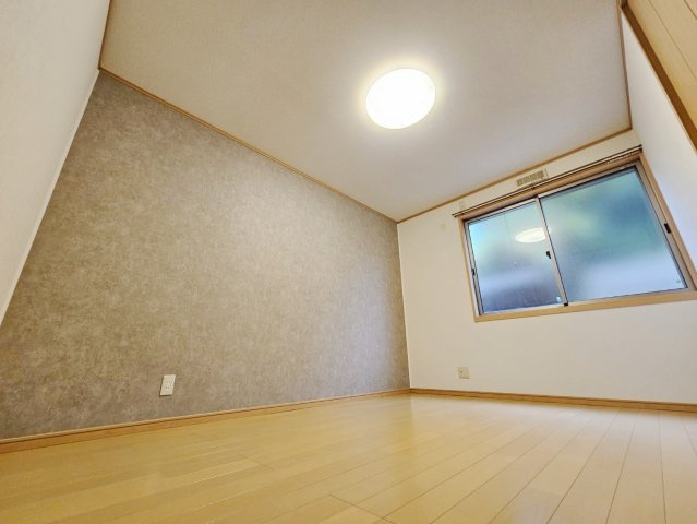 ヴィヴァーチェCの洋室
