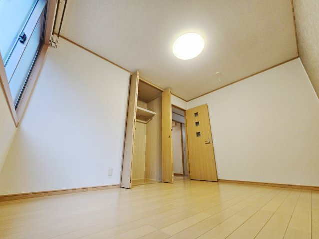 ヴィヴァーチェCの洋室
