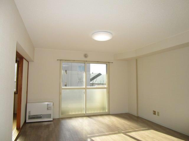 釧路市入舟７丁目の賃貸マンションの居間・リビング