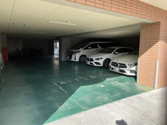 エルミタージュ横浜ベイの駐車場