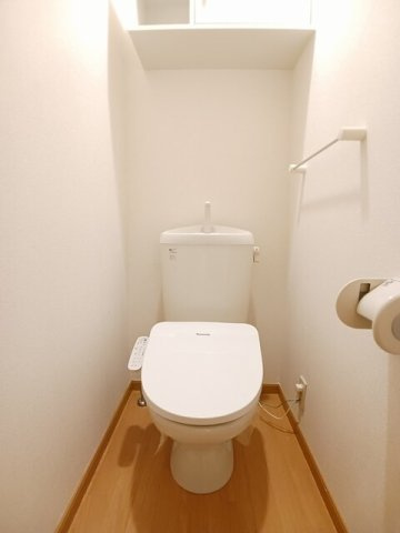 クランベリーコートのトイレ|落ち着いた色調のトイレです