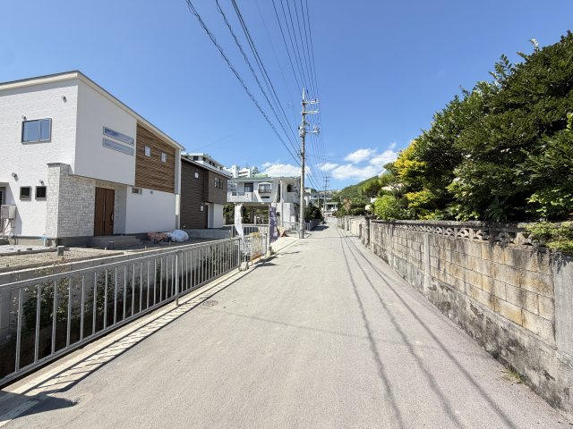 中城村伊集（全2棟）2号棟の前面道路含む現地写真|※北側4.8m道路♪