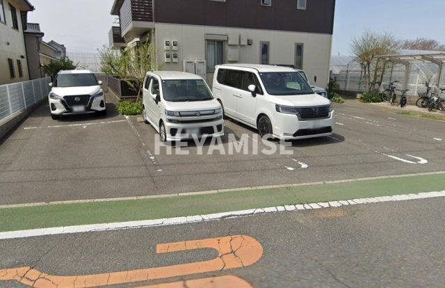 シャノアールの駐車場