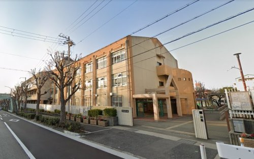 フローラ本山の外観