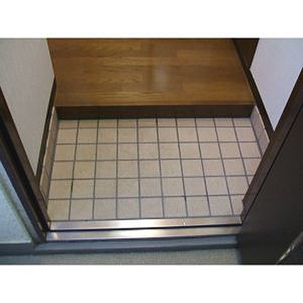 フローラ本山の玄関