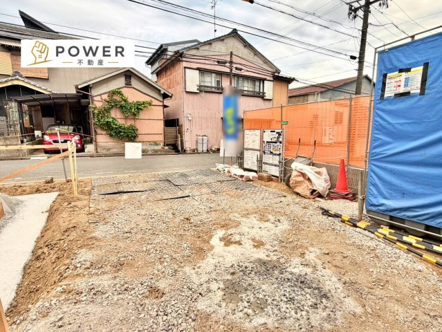 岡崎市中町4丁目の前面道路含む現地写真|十分なゆとりがあり、邸宅としての佇まいをより一層引き立てております。上品な住環境をお約束いたします。									
									
