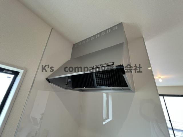 茅ヶ崎市菱沼1丁目　新築戸建　2号棟のキッチン|レンジフード♪