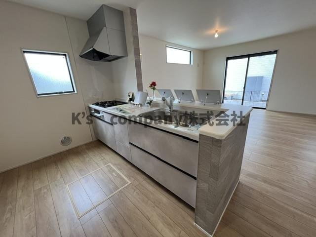 茅ヶ崎市菱沼1丁目　新築戸建　2号棟のキッチン|システムキッチン◇◇使い勝手がよいキッチンスペース◇◇