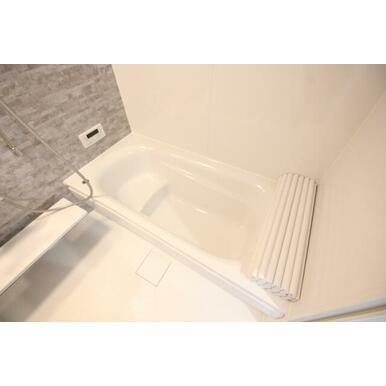 西宮市川西町のアパートの浴室