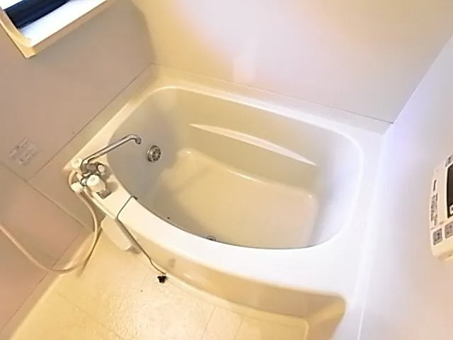 西宮市甲風園３丁目のアパートの浴室