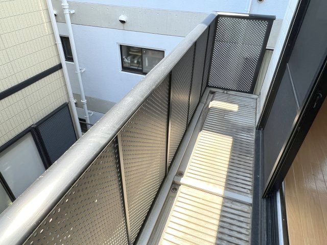 芦屋市清水町のアパートのバルコニー
