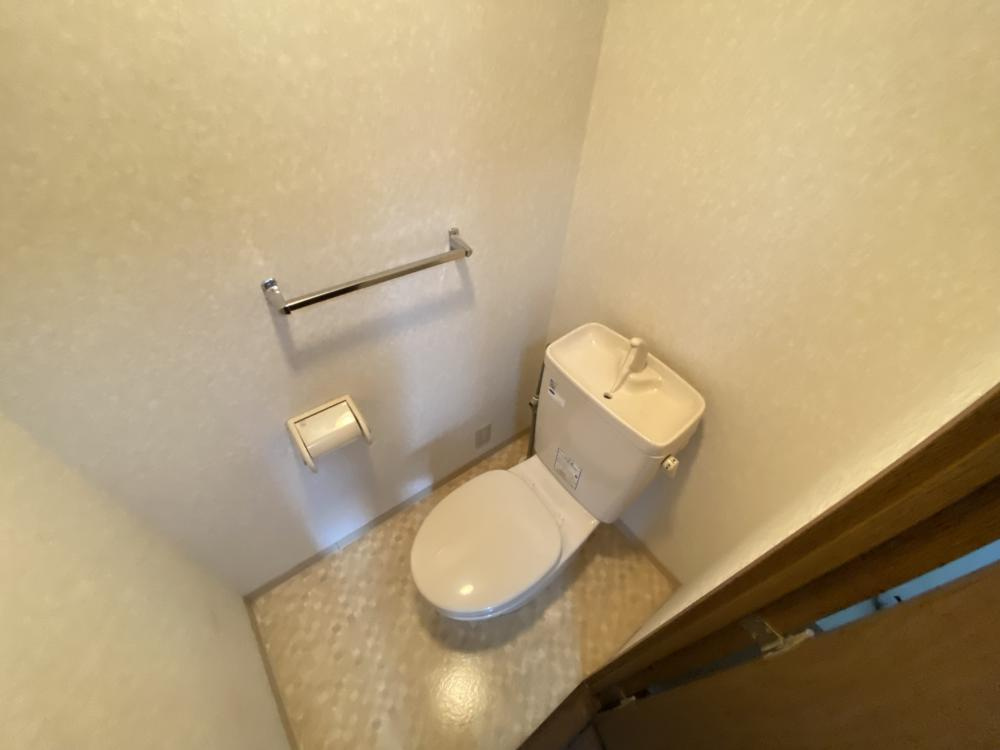 西宮市大谷町の賃貸マンションのトイレ