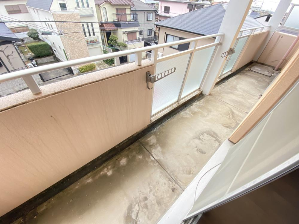 西宮市大谷町の賃貸マンションのバルコニー