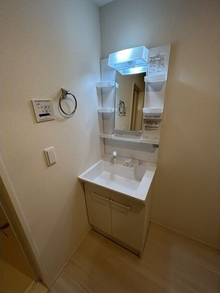フェーブ島上の洗面所|同物件別部屋写真