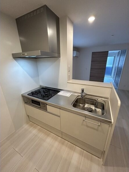 フェーブ島上のキッチン|同物件別部屋写真