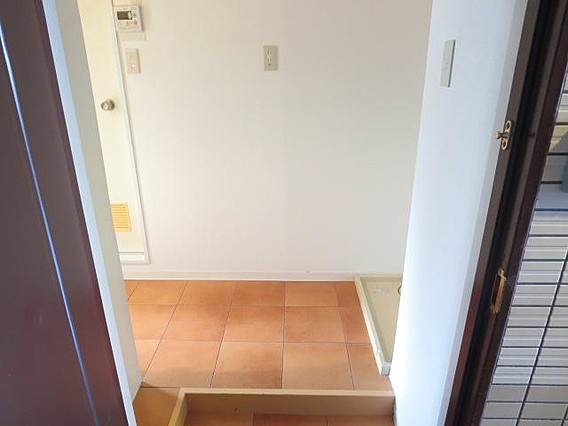 神戸市灘区岩屋北町５丁目の賃貸マンションの玄関